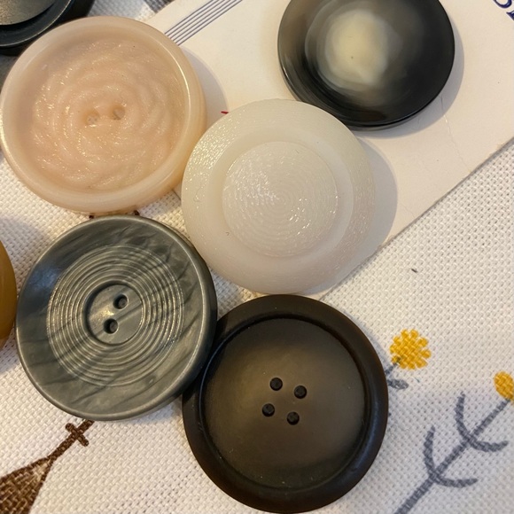 15 Large Vintage Buttons Lot for Your Craft, Knitting or Sewing Projects - Picture 3 of 5